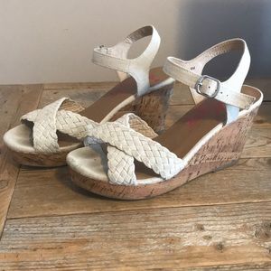 Nude Wedges